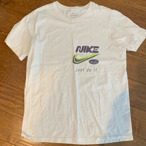 Men’s Nike T-shirt/Size Large